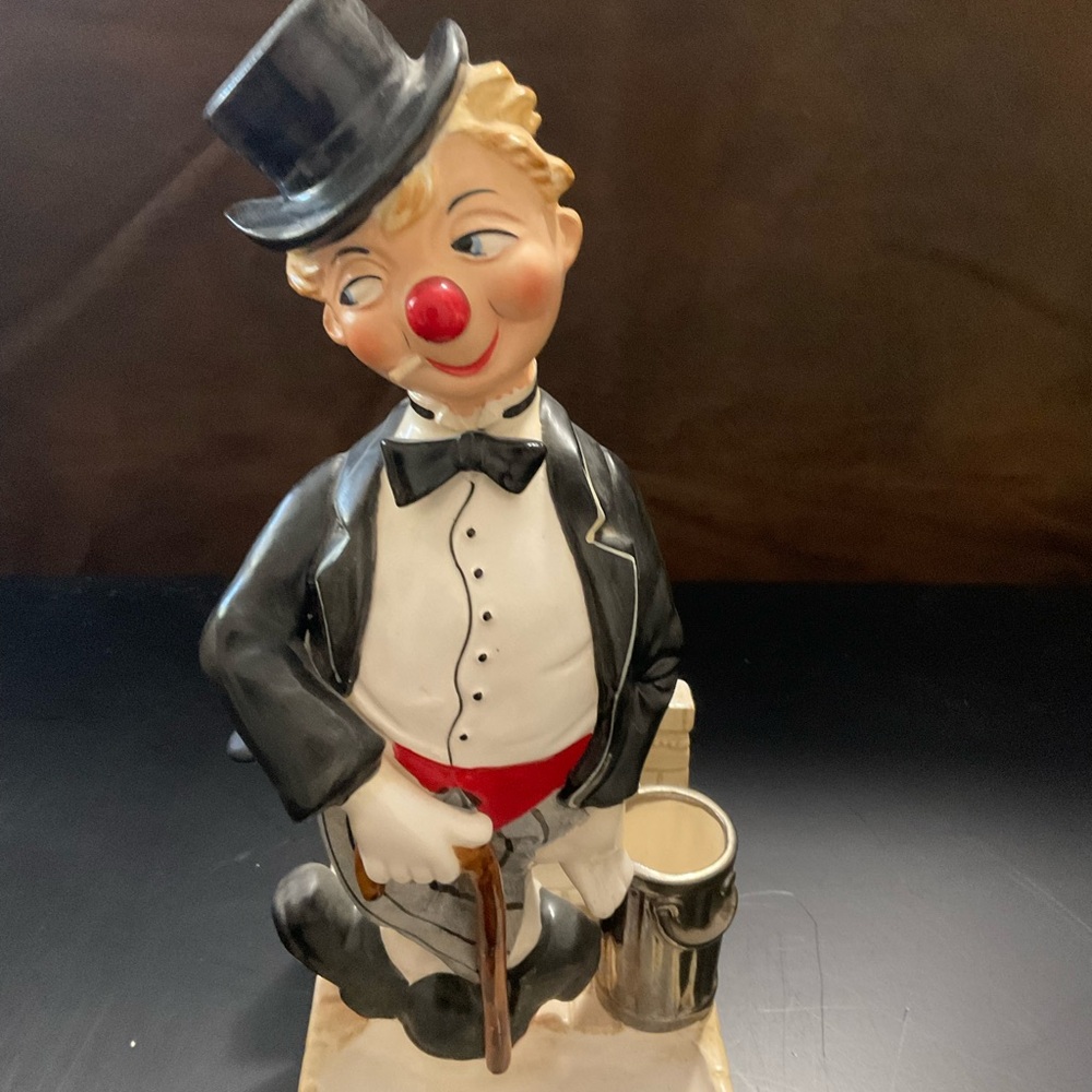 VTG Shields Fifth Ave Japan clown hobo with cigarette, top hat figurine